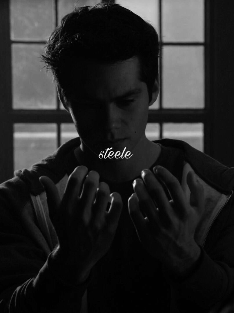 𝚍𝚢𝚒𝚗𝚐—? 𝚍𝚢𝚒𝚗𝚐 𝚒𝚜 𝚕𝚒𝚔𝚎 𝚏𝚊𝚕𝚕𝚒𝚗𝚐 𝚊𝚜𝚕𝚎𝚎𝚙

             ᴅᴀᴍᴏɴ ﹙ sᴛᴇᴇʟᴇ ﹚

a son of hades stumbling the line of
                 life and death 

— #pjorp 
— pjo oc
— (n)sfw
— mirrored 

         — a dash of #𝐖𝐀𝐍𝐃𝐄𝐑𝐋𝐔𝐒𝐓