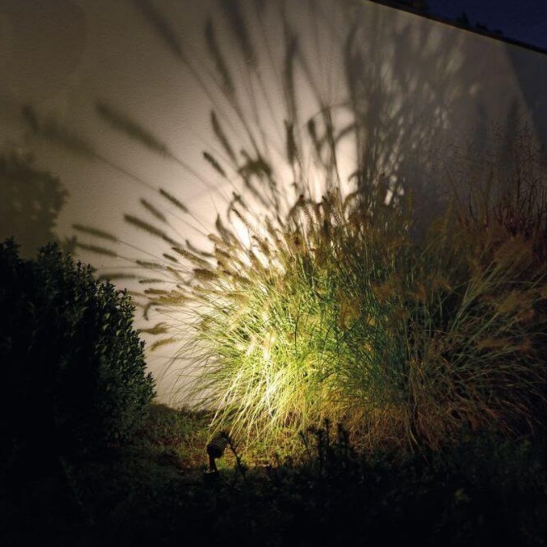KSV_Biberach's tweet photo. Was für ein toller Effekt: #Licht &amp; #Stein. Beeindruckende #Lichttechnik von unserem Beleuchtungspartner. In Kombination mit #Naturstein im #Garten einfach unglaublich schön. Wir haben tolle Idee, wie Sie Details in Szene setzen. https://t.co/Qu5hCA0YcA https://t.co/ZE7CQPrEcY
