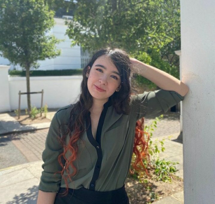 funfackt's tweet image. Dani Studied Graphic Design at University