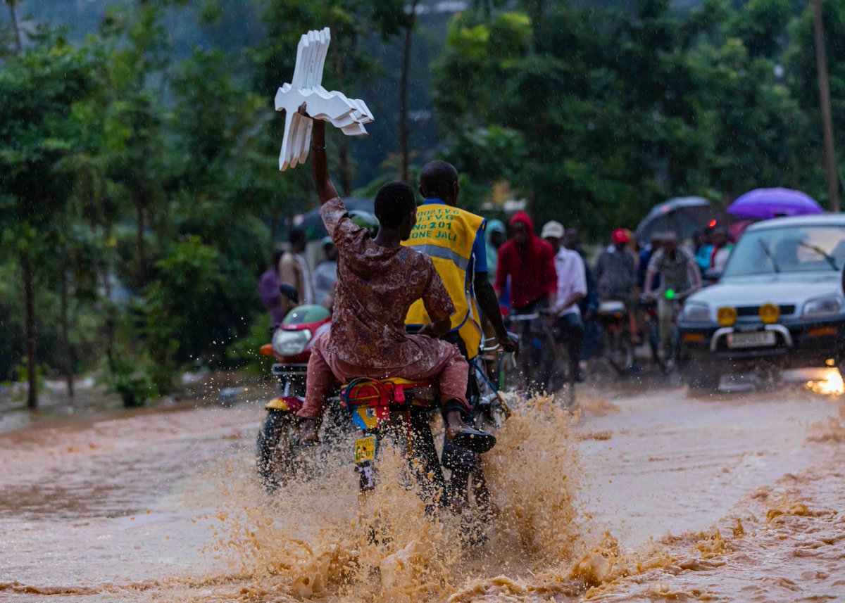 OpenGLAM's tweet photo. Where is @wikilovesafrica? The #WikimediaRwanda volunteers are relatively new to the competition but, as you can see, enthusiastic! Their 2020 1st prize winner is A bicycle rider carrying a passenger with crosses by Emmanuelkwizera CC-BY-SA https://t.co/uDzjMu3GiE