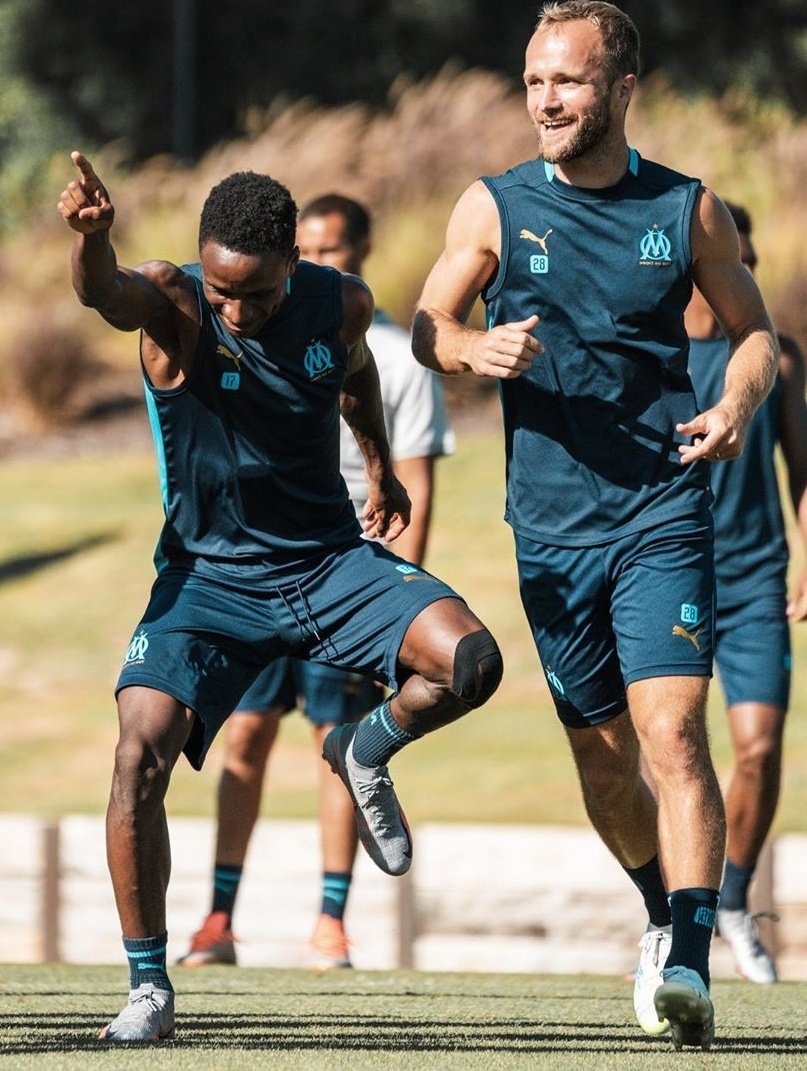 SuperCazarre's tweet image. C'est ton groupe au complet pour la Champion's League là ?

Oui, pourquoi ?

..