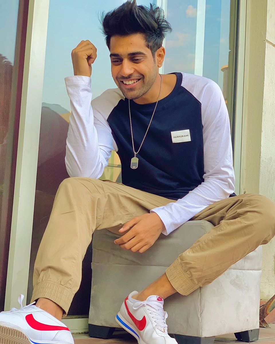 JanghuNavita's tweet photo. एक दिल है, एक जान है....
 दोनों तुझपे कुर्बान है...❤️
@GuriOfficial_ 
#thursdayvibes 
#flyingbeast 
#jindjaan💕 https://t.co/EQVJEdW7HU