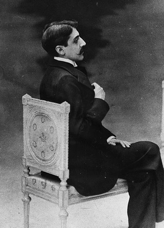 de su conciencia como escritor, buscaba verdades eternas, capaces de revelar la relación de los sentidos y la experiencia, la memoria enterrada que de pronto se libera ante un acontecimiento cotidiano, y la belleza de la vida, enmascarada por el hábito y la rutina, pero accesible