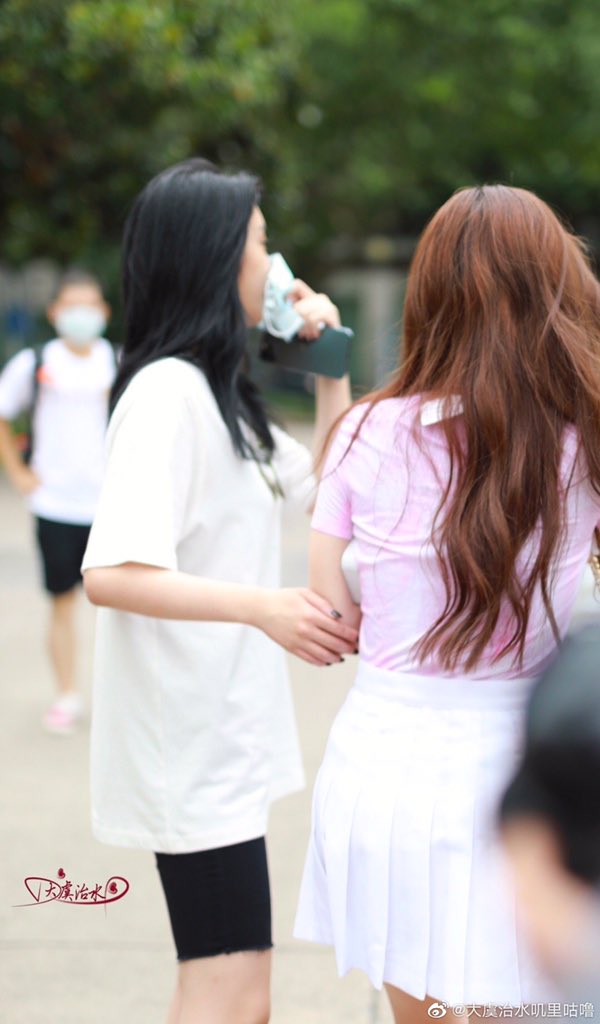 ZhaoXiaotttttan's tweet photo. รูปที่พึ่งปล่อย555 โมเม้น🍬🐟💕🤣

#ZhaoXiaotang #YuShuXin #ถังซิน #dyth https://t.co/eSSJgQjH7L