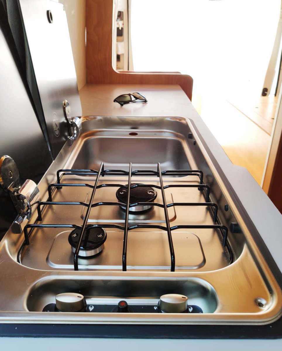 CampersLion's tweet photo. En la recta final de la camperización de nuestra @CitroenEspana  Jumper L4H2 #vanlife #campervan #ontheroad #camperizacion #enfurgomolamas #furgonetas #camper #lioncampers https://t.co/W9eRDfFaCf