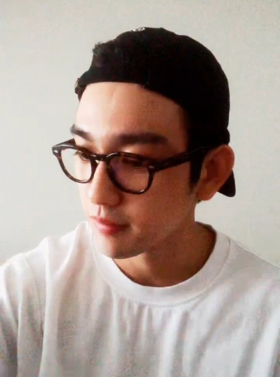 Jinyoung put on a cap!