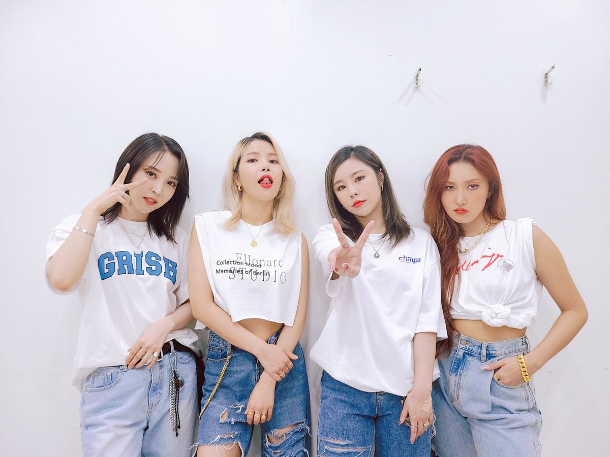 RBW_MAMAMOO's tweet photo. [#마마무]

지금 바로 MBC MUSIC에서 
생중계되는 'World is ONE'에
마마무가 출연합니다😘 우리 
무무 여러분도 함께해요🙌🏻

#MAMAMOO 
#솔라 #문별 #휘인 #화사 https://t.co/kncEO7BEu7