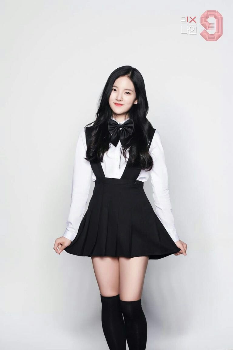 Now let’s talk about Weeekly’s leader, Soojin. She was the female center on mixnine’s just dance Queen of state presence