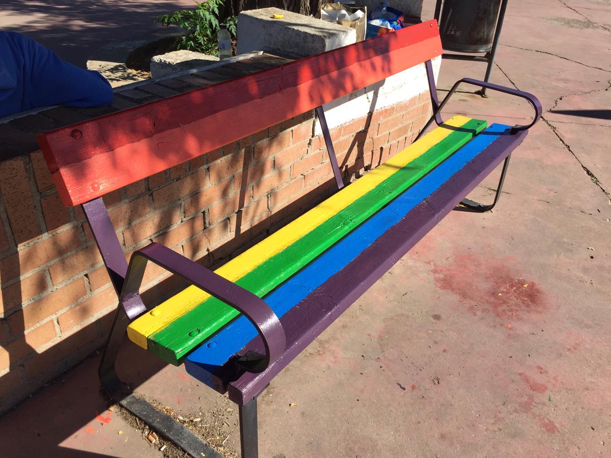AjCorbins's tweet photo. Gràcies als joves del ViuJoco que han pintat un pas de vianants de l'Avda Lleida i un banc de la plaça de la Sardana amb els colors de la bandera multicolor símbol del col·lectiu LGBTI,  com a gest simbòlic i mostra de suport a la diversitat.
 
#viujoco https://t.co/cMEVp9JzZA