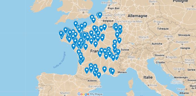 mon14juillet's tweet photo. Feu d'artifice🎇annulé à côté de chez vous? L'événement Mon14juillet 🇫🇷 est fait pour vous! Pochettes festives disponibles dans les magasins répertoriés sur le site https://t.co/nkxEFQOYCs 1 pochette achetée=1€ pour la @FondationHPHF Où que vous soyez RDV à 20h le #14juillet 🧨 https://t.co/lzoz2Q5NSk