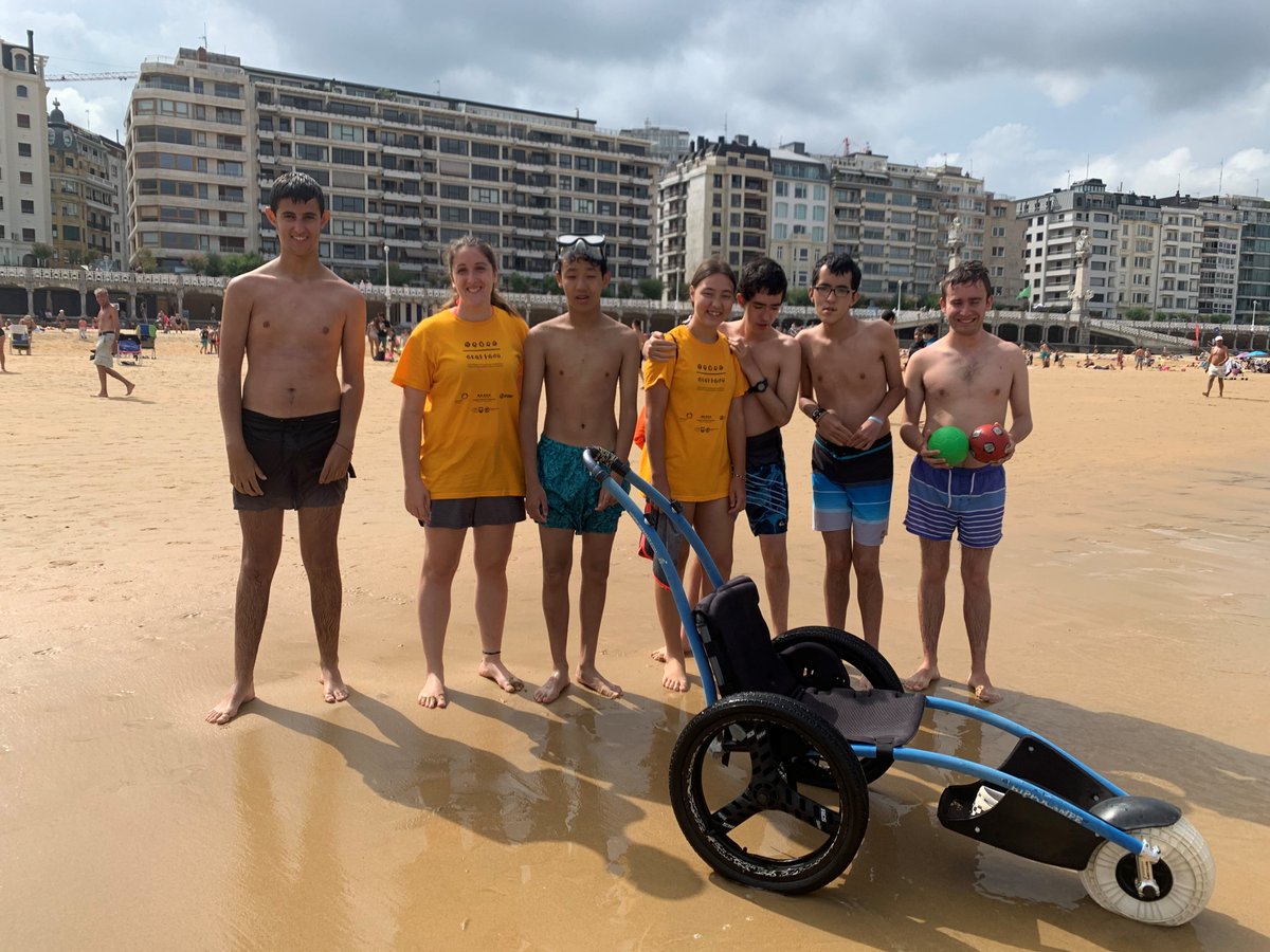 GipKirolEgokitu's tweet photo. ⛱ Gaur Donostiako UDA taldekoak hondartzaz gozatzen dabiltza. Hau bai plan ederra! 💦
⛱ Hoy el grupo de UDA de Donostia está disfrutando de la playa. Esto sí que es un buen plan! 💦
#gkef #fgda #donostia #gipuzkoa #irizar #oronafundazioa #hegalakzabalikfundazioa https://t.co/4X9zt3hMQT