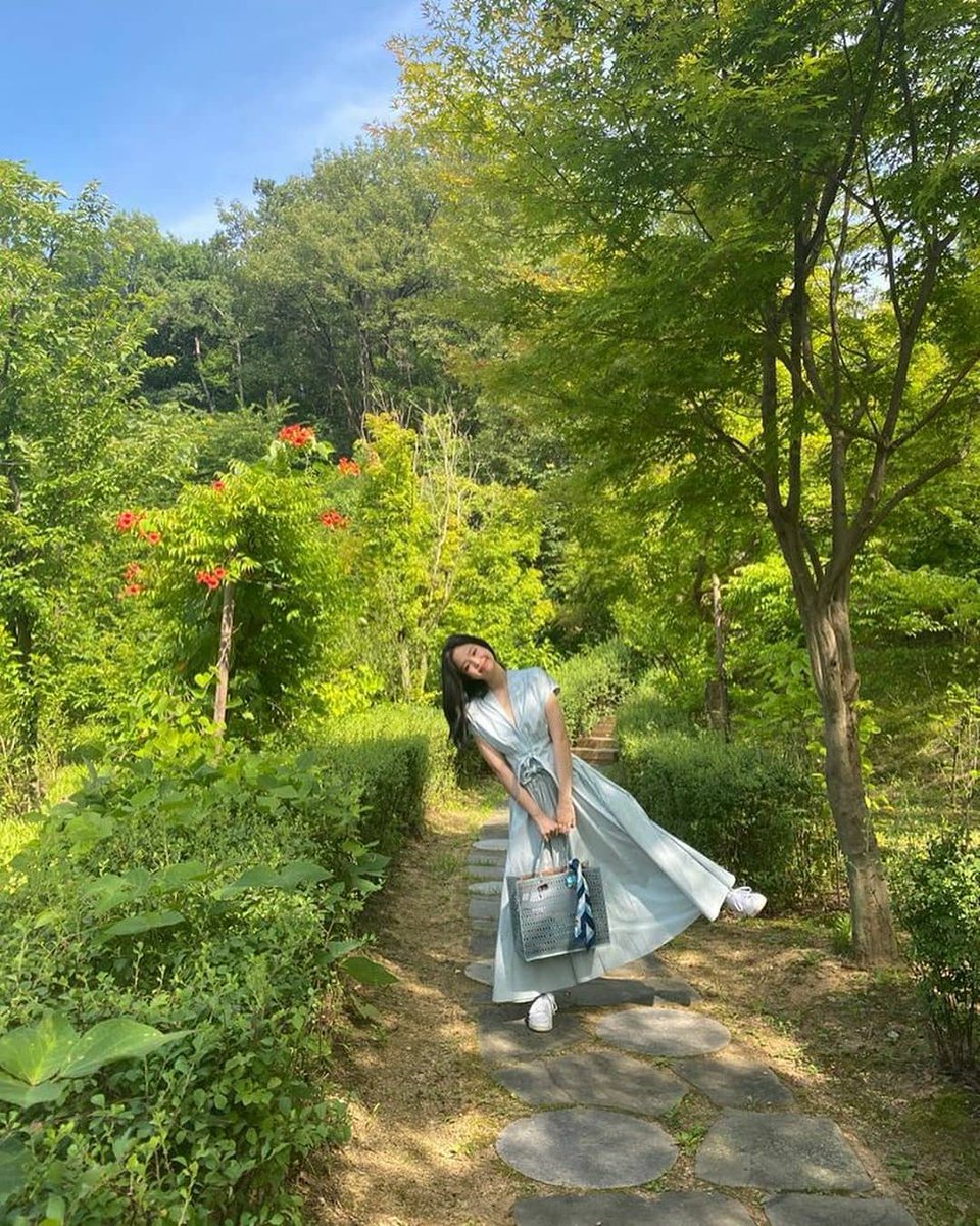 Forever0t4's tweet photo. jennierubyjane IG UPDATED💙
#BLACKPINK #JISOO #JENNIE #ROSE #LISA #blackpinksummer https://t.co/C2rh1Ty5PU