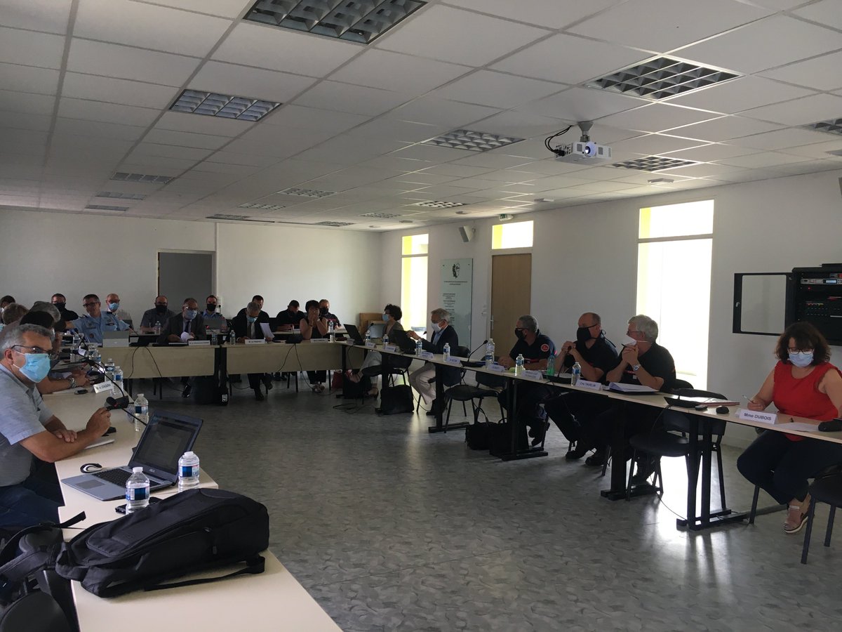 SDIS_89's tweet image. Ponctuant 1 semaine dédiée aux #Instances, le #CASDIS a délibéré hier sur divers dossiers, en évoquant le REX de la crise sanitaire &amp;amp; ses impacts sur le #SDIS. MM. les @Prefet89 &amp;amp; #PCASDIS ainsi que les membres du CA ont souligné l'investissement des @PompiersFR du @Departement89