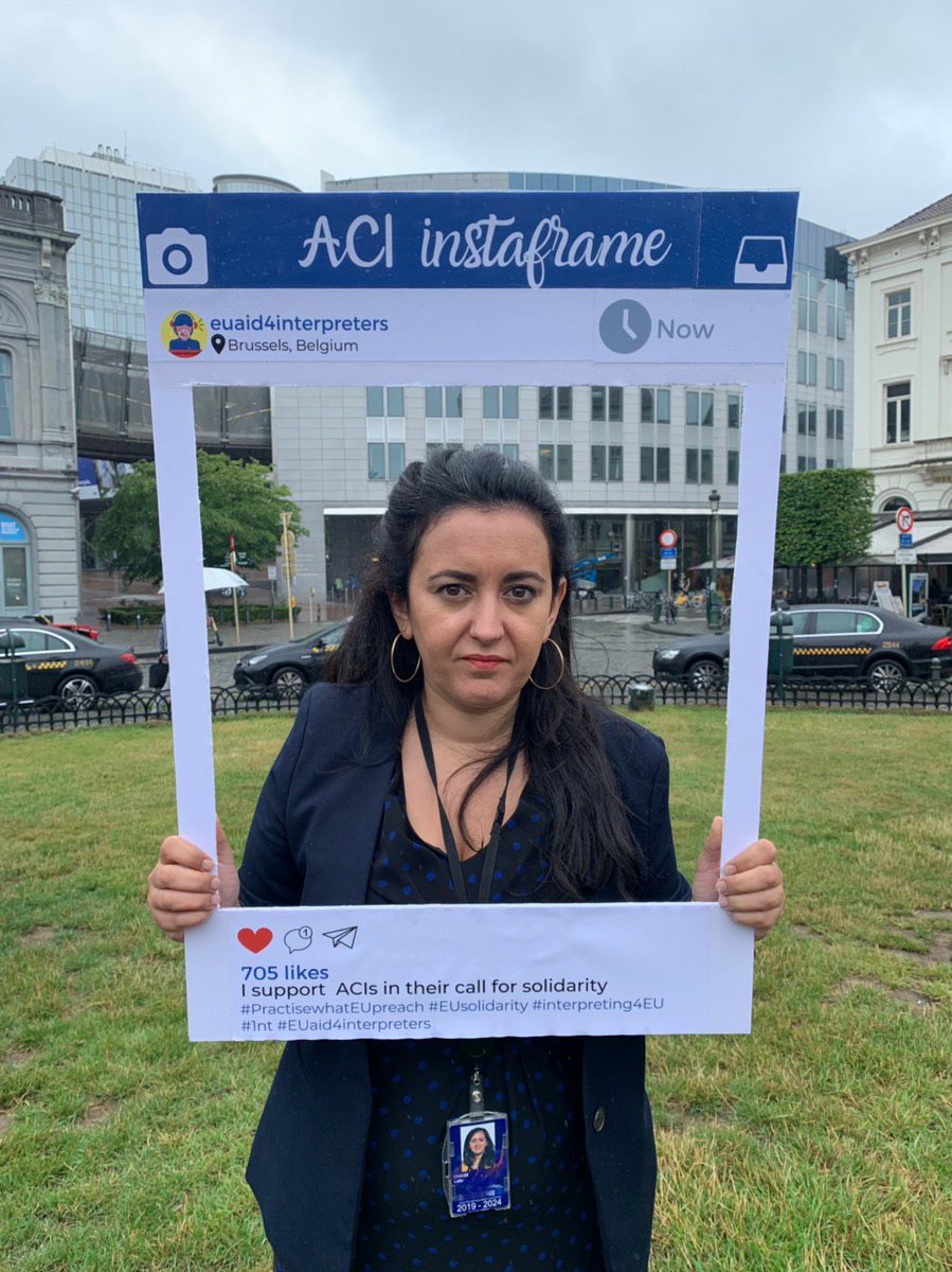 leilachaibi's tweet photo. Les interprètes🗣️ de l'UE donnent de la voix !
Soutien aux interprètes qui manifestaient hier devant le Parlement🇪🇺 car abandonnés sans revenus depuis mars suite au #Covid19 et sans droit au chômage.
Inacceptable ! @Europarl_FR @EP_President
#euaid4interpreters
#EUsolidarity https://t.co/fhVtRwu3Qd