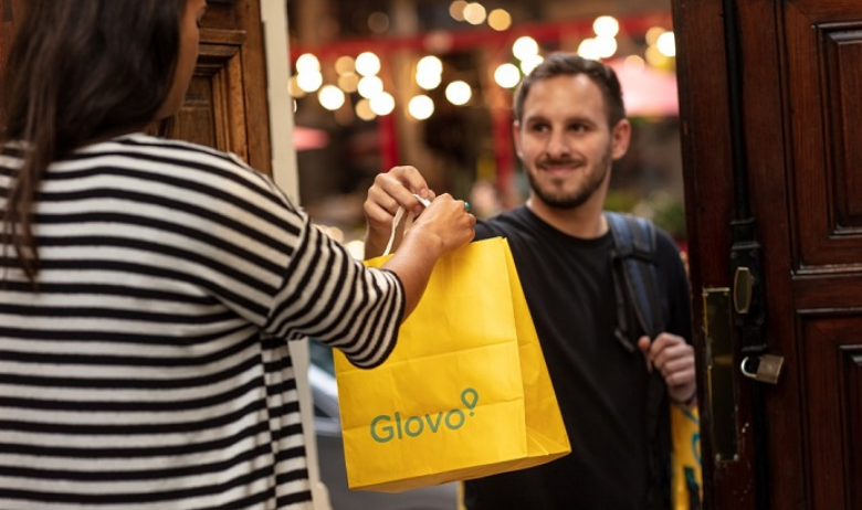 PayPalSpain's tweet photo. ¡Buenas noticias para los foodies! PayPal es el nuevo método de pago disponible para los pedidos de  @Glovo_ES en España🥢🍔 >> https://t.co/Ap5nzd3AQ6 https://t.co/TPKuKdvF2c