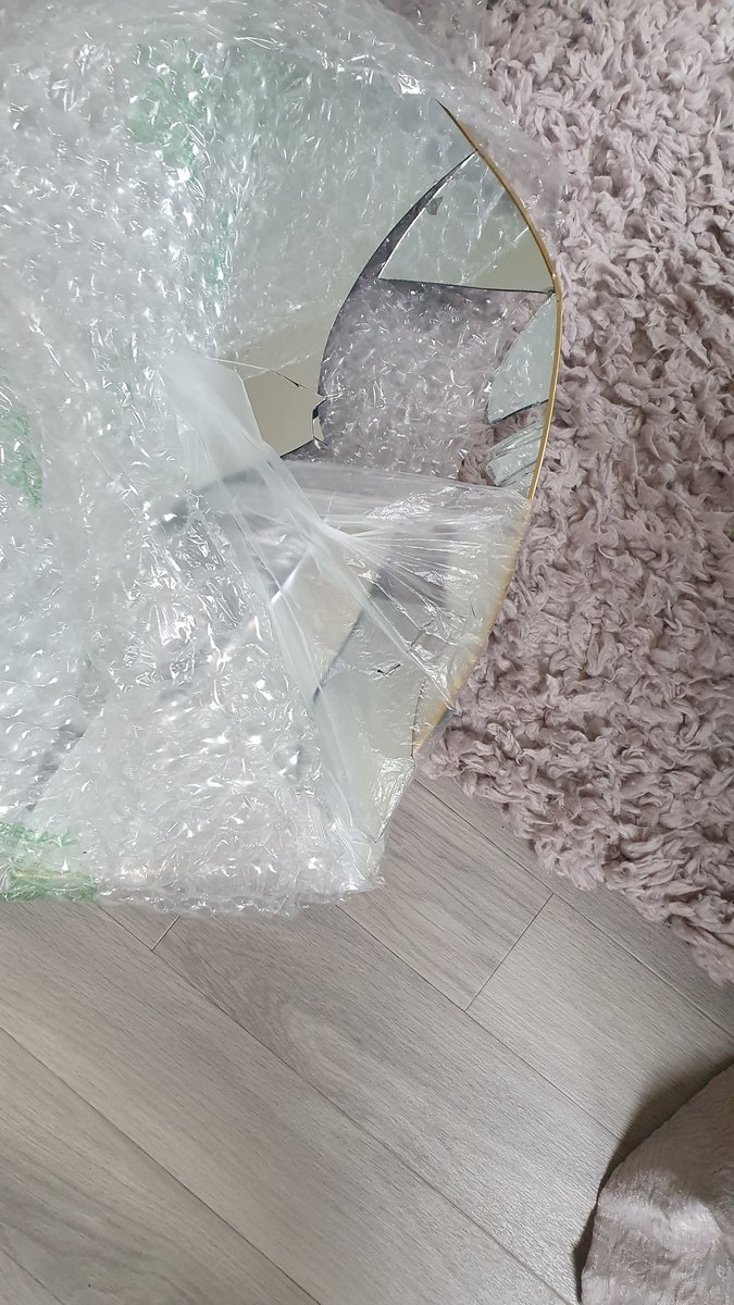 Sara_Marie02's tweet photo. @MDM_EN when you wait 2 months for your mirror and this arrives 🤔. Please can you advise what I should do? Thank you. https://t.co/n1eYM4a9LC