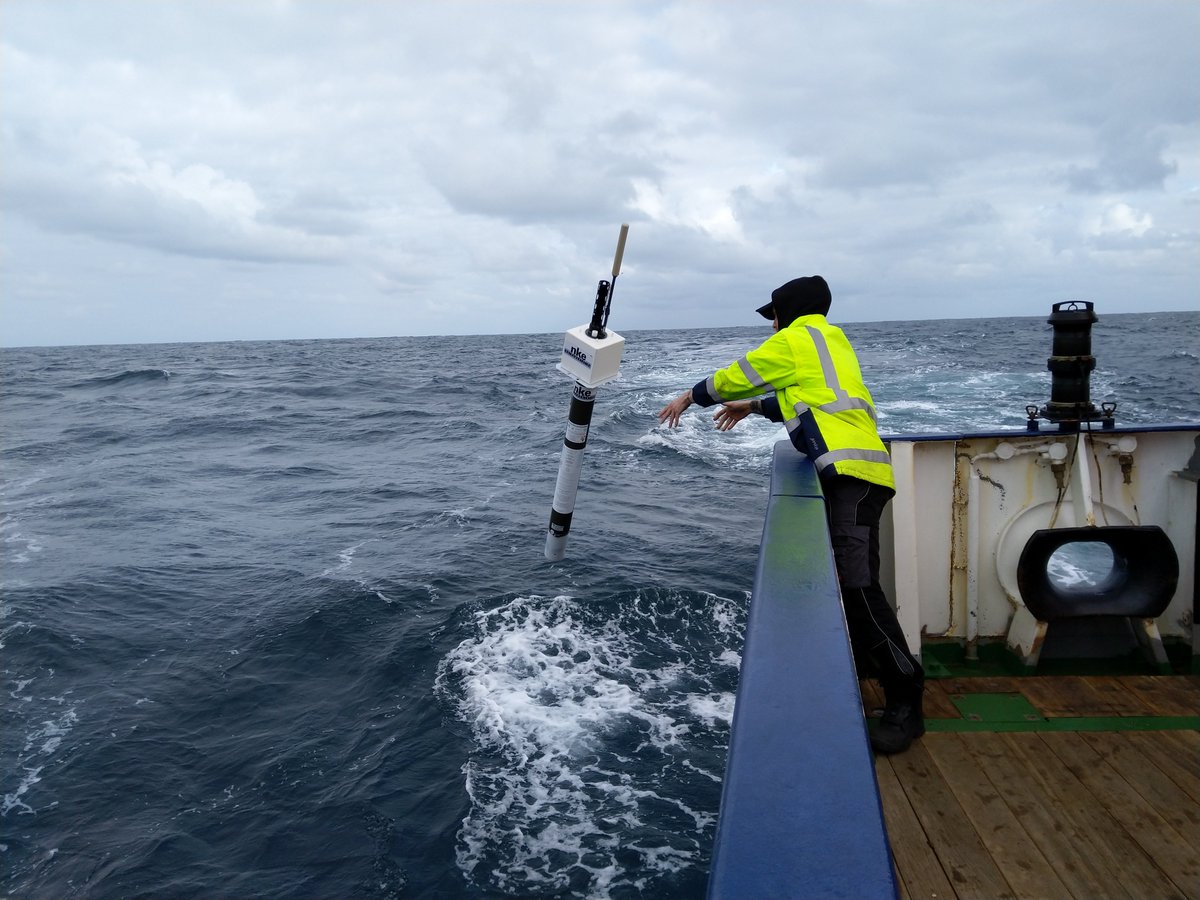 Meteor_M164's tweet photo. An #Argo float is deployed for its long journey.
π· K. Wiegand
#RVMeteor #M164 #atsea #oceanresearch #researchcruise #oceanography #ArgoGermany #EuroArgoEric #JCOMMOPS https://t.co/J0AkBQ5Xqx