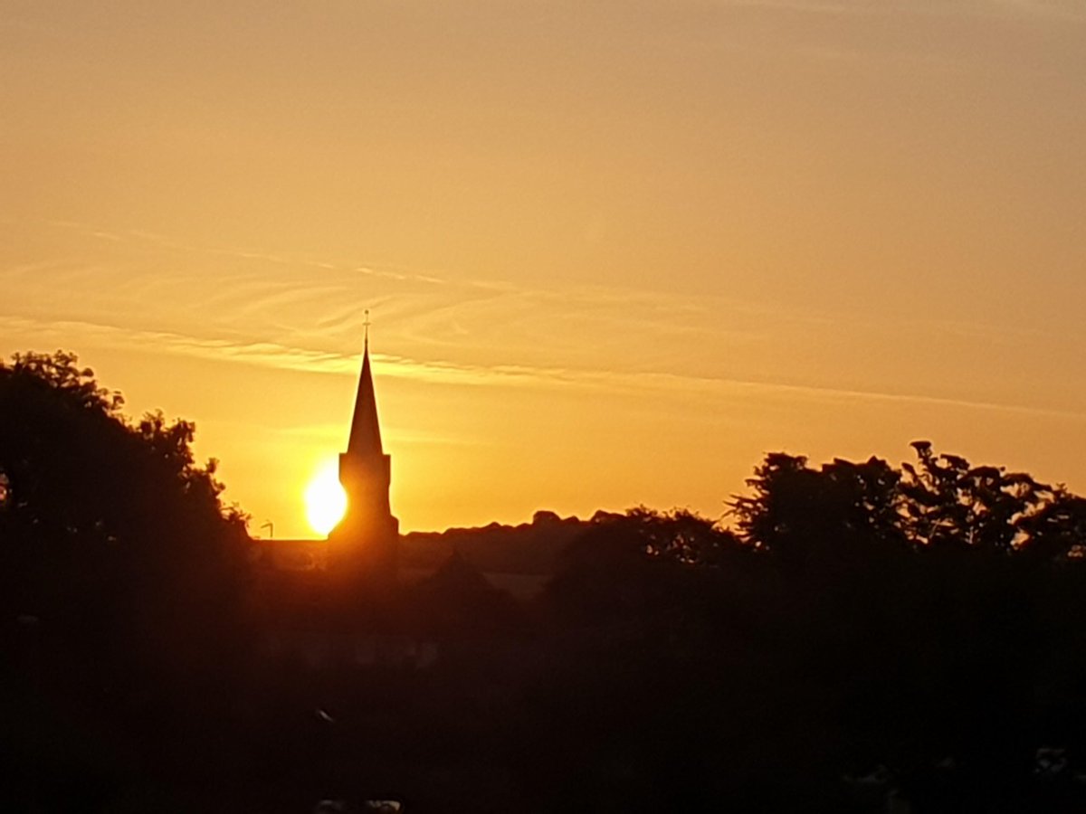 Good morning! Stunning sunrise over Bradpole!
Thank you to Rowan Smith for our #pictureoftheday 📸
If you would like your photo to feature here, email it to news@bridportnews.co.uk
For all the news in west Dorset, visit bridportnews.co.uk