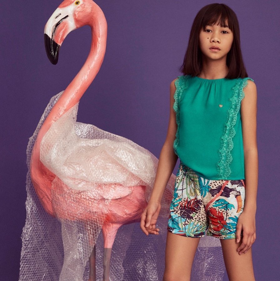 Renk Obsesyonu

Çarpıcı renkler, o renklerde çiçekler ve güneşli günlerin yüksek enerjisi! İlkbahar / Yaz koleksiyonu tüller, baskın renk ve iç içe geçmiş desenler ile çok dinamik. #bgstore #bgstoreshop #modaninyasiyok #yenisezon #çocukgiyim #fashion #ss20 #indirim