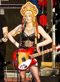  Happy bday ma queen!! Mari kita rayakan ulang taun Courtney Love~ 56 taaoonn 