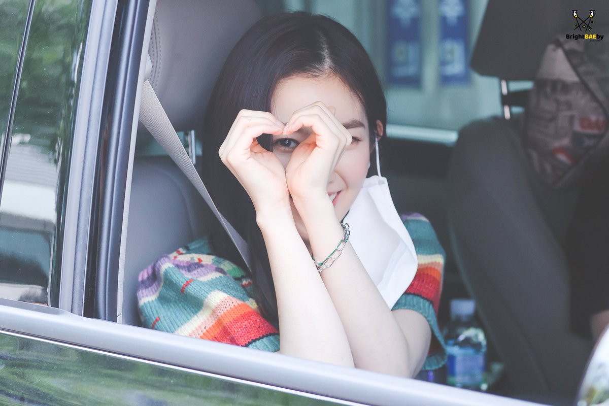 BrightBAEby's tweet photo. 오랜만에 하뜌💖
200708 컬투쇼 
#레드벨벳⁠ #RedVelvet #아이린 #배주현 #IRENE #アイリーン https://t.co/Mpso60IYMd