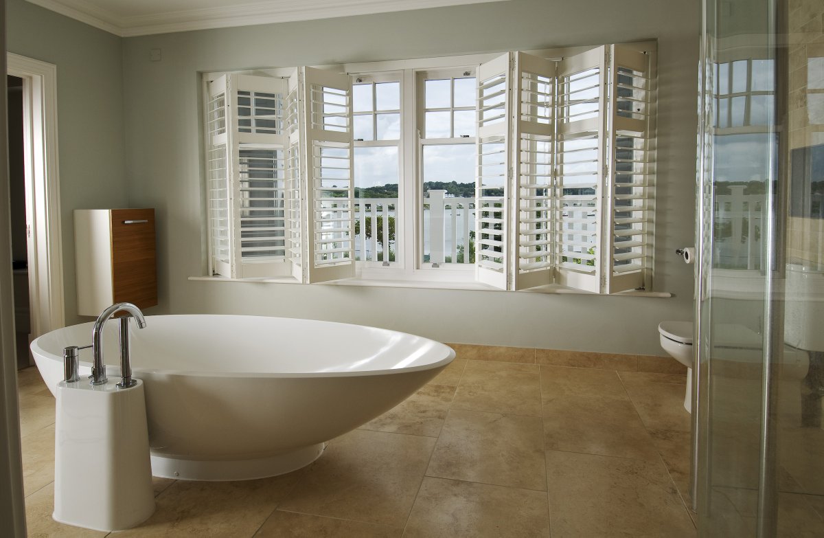 A bathroom with a view! Bring on the rose petals and essential oils, it's time to relax :)

#JustShutters #Shutters #Bathroom
#windowdressing #plantationshutters