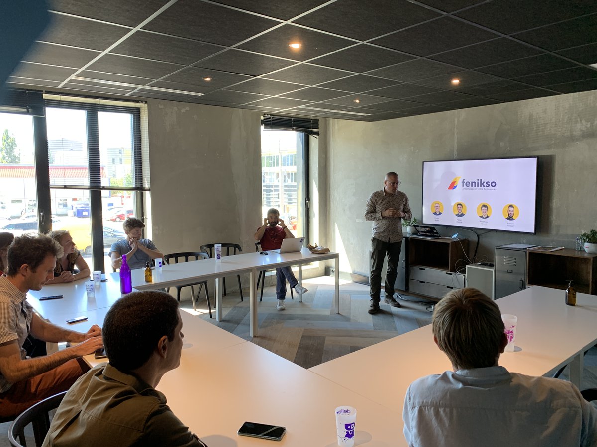 fenikso_fr's tweet photo. Animation par @CedricBodin d'un "Kanban Pizza Game" chez @DeliaTek #LaDevOpsFamily, qui a même prévu des pizzas (pas en papier :) pour ce #BrownBagLunch ! https://t.co/8k7bZsP1ul