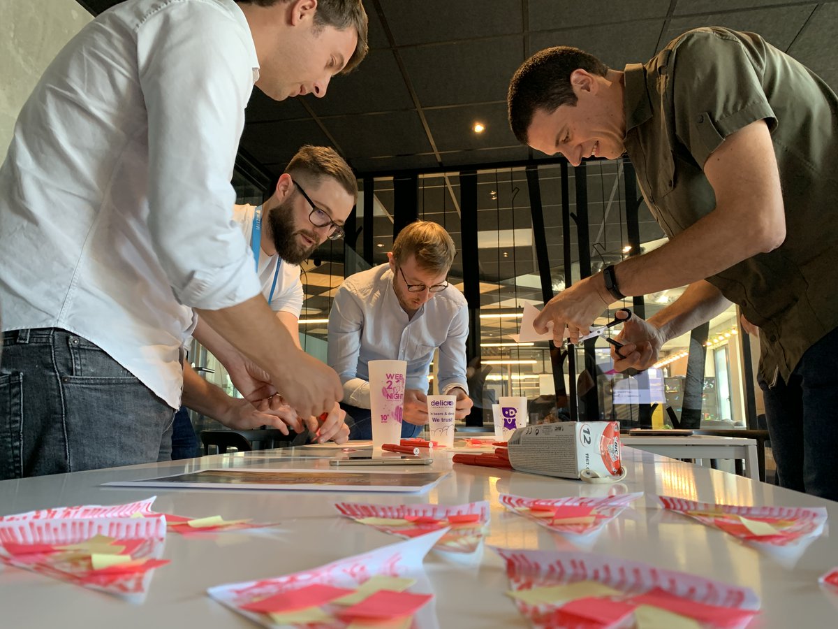 fenikso_fr's tweet photo. Animation par @CedricBodin d'un "Kanban Pizza Game" chez @DeliaTek #LaDevOpsFamily, qui a même prévu des pizzas (pas en papier :) pour ce #BrownBagLunch ! https://t.co/8k7bZsP1ul