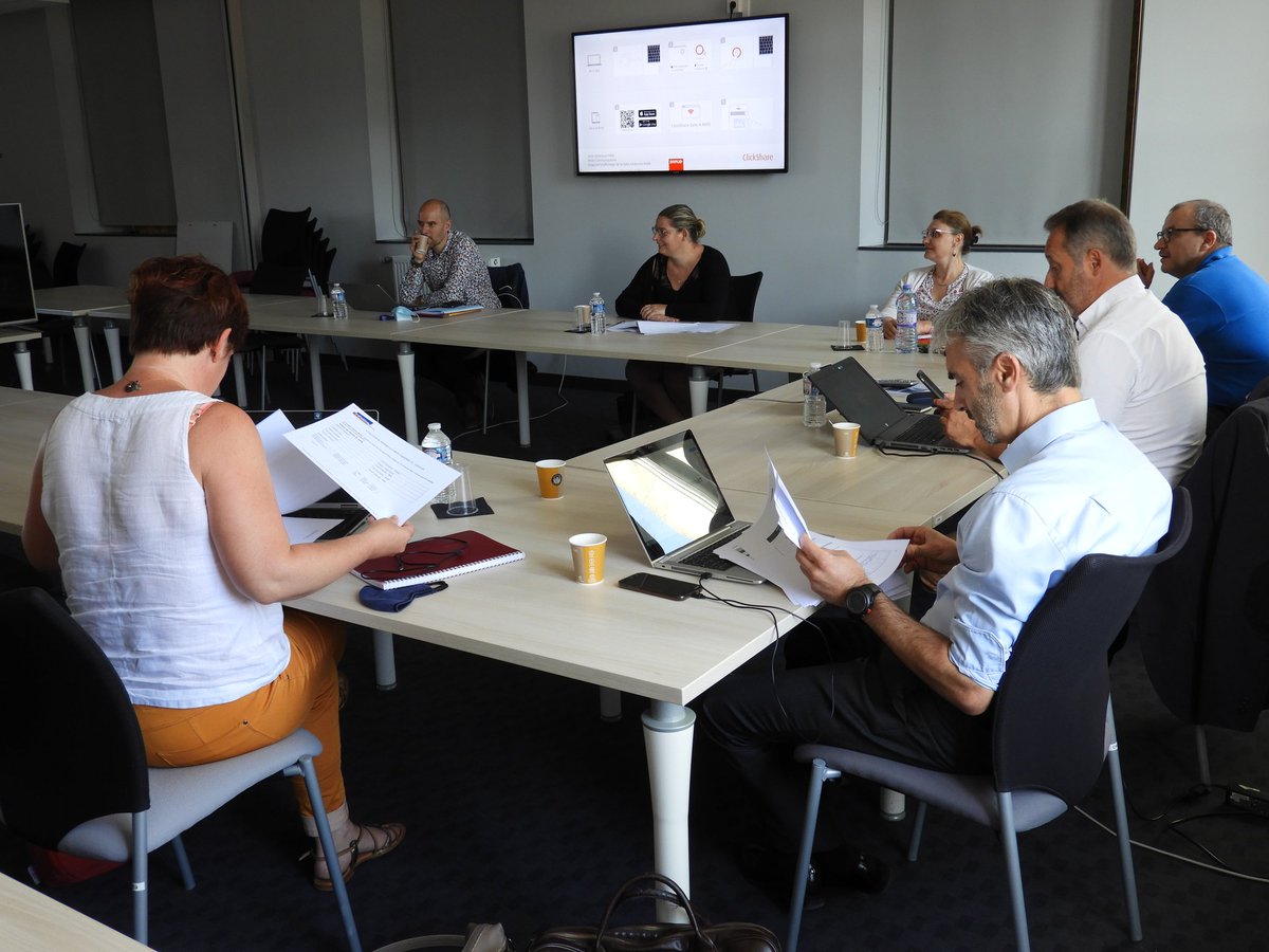 laval_economie's tweet photo. Aujourd'hui, le comité de prêt @Initiative53 se déroule dans les locaux de @LavalAgglo
Il s'agit du dernier comité de @PinconOr
Merci Claudine pour ton implication auprès de nos #TPE pendant toutes ces années 👏👏👏
#initiativemayenne #economie #pret #lavalagglomeration https://t.co/p5EVaAUdxq