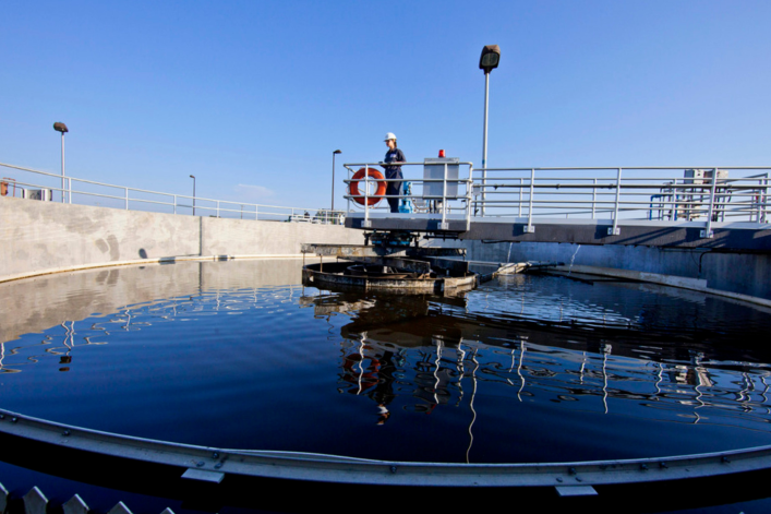 En France, 20 % de l'eau potable fuit dans la nature et le plan de relance verte doit y remédier novethic.fr/actualite/envi… #BlueActs #VitalWATERNeeds