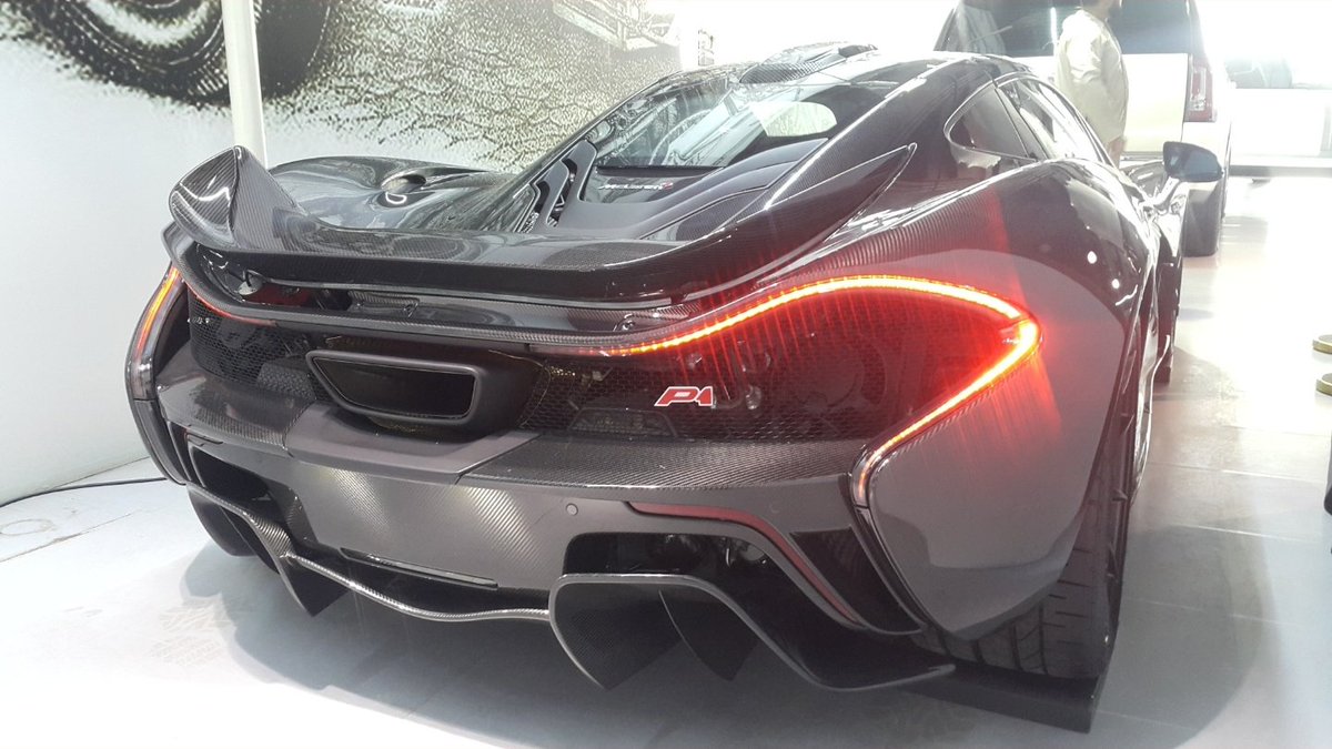 WorldWideCarsTM's tweet photo. McLaren P1 Carbon Series 💣 https://t.co/Hwe4cPxEQ4