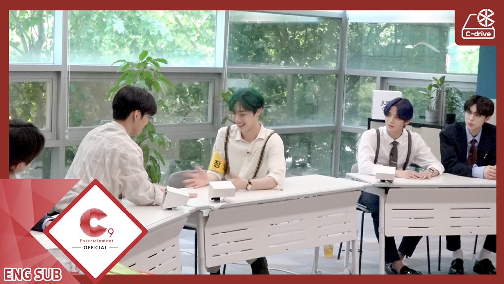 CIX_Official's tweet photo. [영상]
[C-drive] CIX playing with their hands

YOUTUBE (ENG SUB)
▶ https://t.co/ZvulhKZb76

VLIVE
▶ https://t.co/tvHd0wfXL9

#CIX #씨아이엑스 #BX #승훈 #배진영 #용희 #현석 #Cdrive https://t.co/0eH8OrzyfH