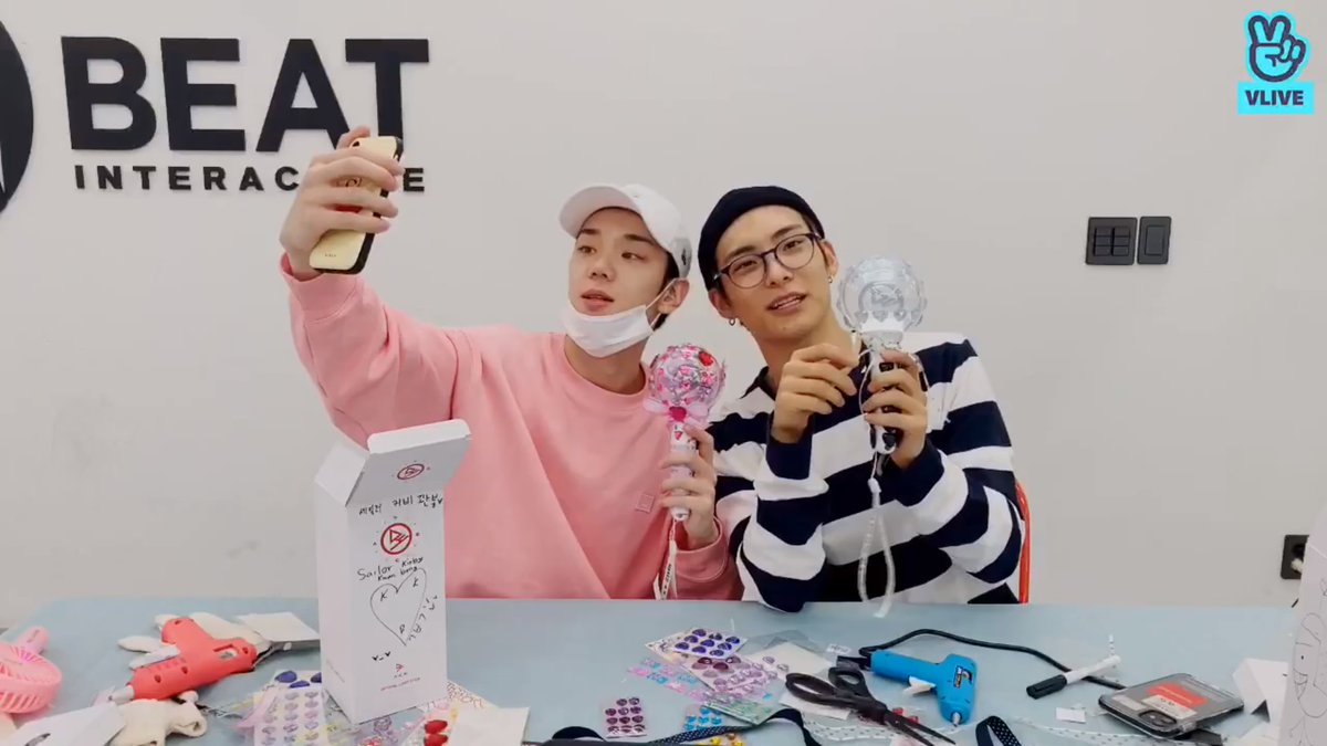ACElitmyDarkSky's tweet photo. A.C.E and Beat Interactive are spoiling us like always!! And I love it! 🥰💞
@ACEofficial_jp @official_ACE7 #에이스_찬 #에이스 #ACE #ace_reminiscence #official_ace #ace_spinoff #ACE_PHOTO #에이스 #박준희 #준 #이동훈 #김세윤 #와우 #김병관 #강유찬 #찬 #kpop https://t.co/KW1bau0LvZ