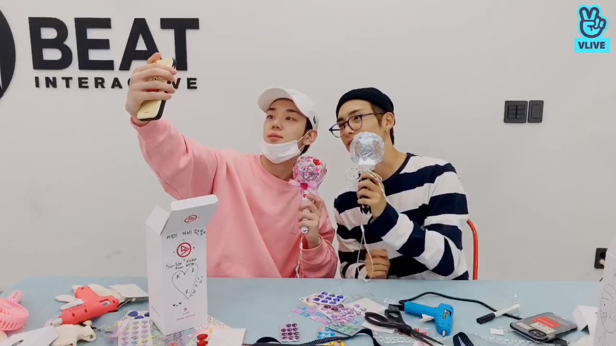 ACElitmyDarkSky's tweet photo. A.C.E and Beat Interactive are spoiling us like always!! And I love it! 🥰💞
@ACEofficial_jp @official_ACE7 #에이스_찬 #에이스 #ACE #ace_reminiscence #official_ace #ace_spinoff #ACE_PHOTO #에이스 #박준희 #준 #이동훈 #김세윤 #와우 #김병관 #강유찬 #찬 #kpop https://t.co/KW1bau0LvZ