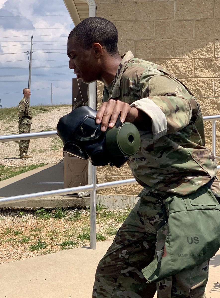 B158BlackKnight's tweet image. Gas! Gas! Gas! In #BasicCombatTraining you’ll be uncomfortable but you’ll also learn to respect your equipment &amp;amp; your ability to preserve.