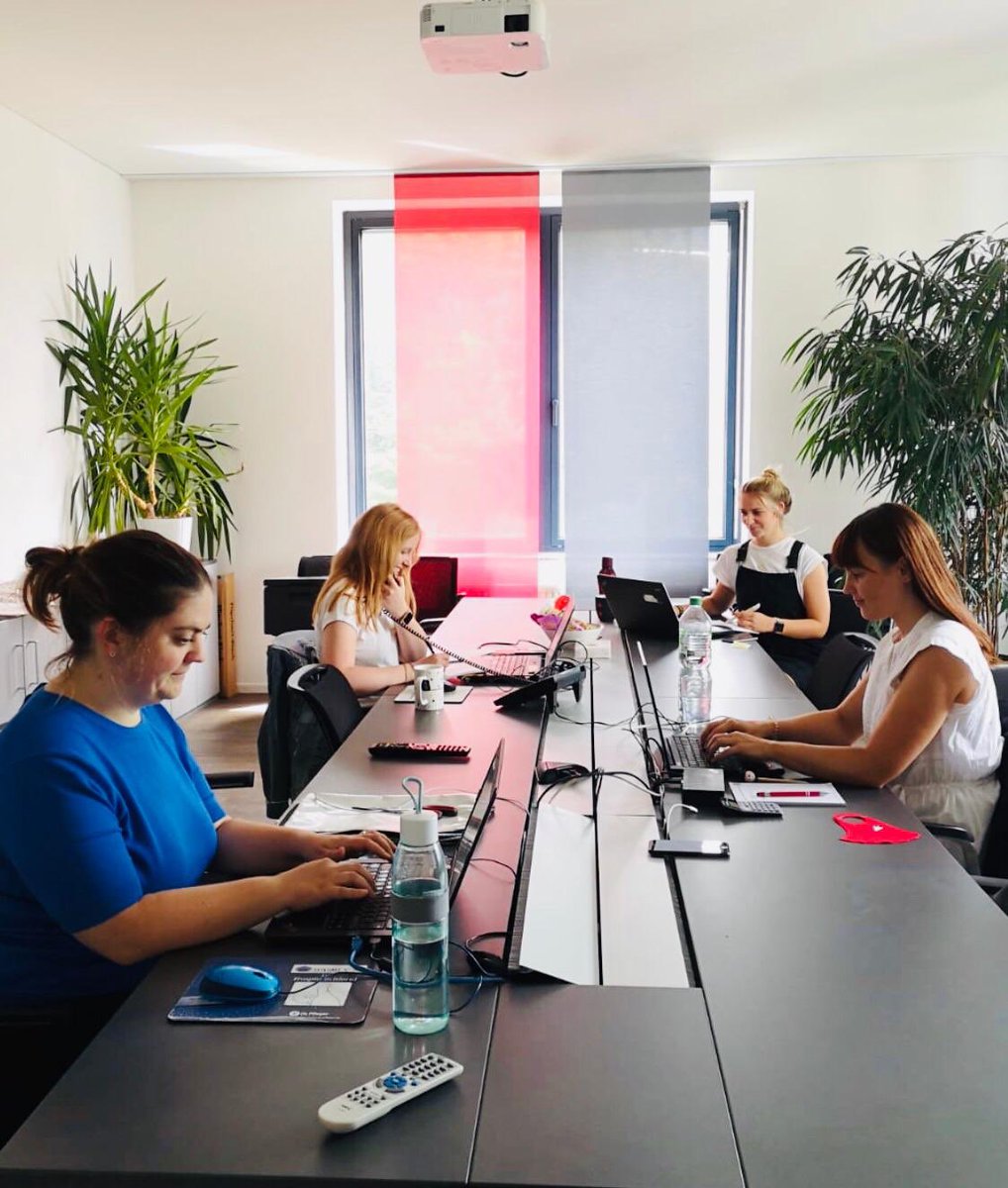 Auch an Tag 3 per Chat und telefonisch für Sie erreichbar, unser Team im FOBI Büro! #FOBIDIGITAL