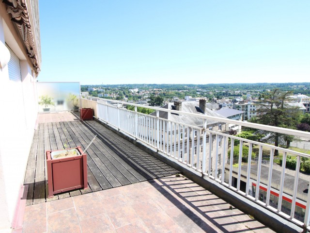august_immo's tweet photo. Nouveau: Hyper centre ville, T4 avec terrasse de 40m2: https://t.co/dYOvgfpY1y https://t.co/uNLfPu8Rwp