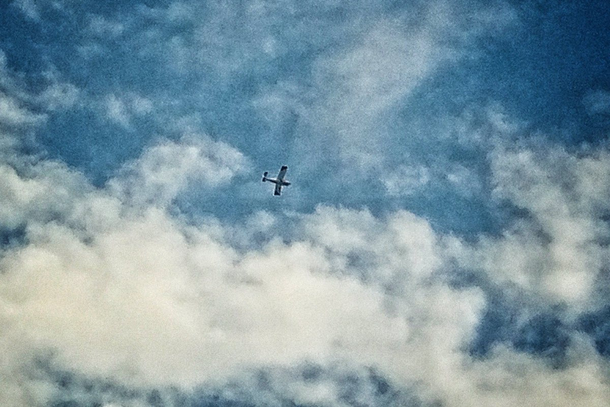 Legendslens's tweet photo. Man once looked up to the skies and saw birds flying and wondered "how great would it be to see the world from a birds eye view".. that thought gave birth to the invention of aeroplane's through repetitive trials and errors
  Shot by @kabiru_hamza_
#photography #ThursdayThoughts https://t.co/nN4dhLqW4t