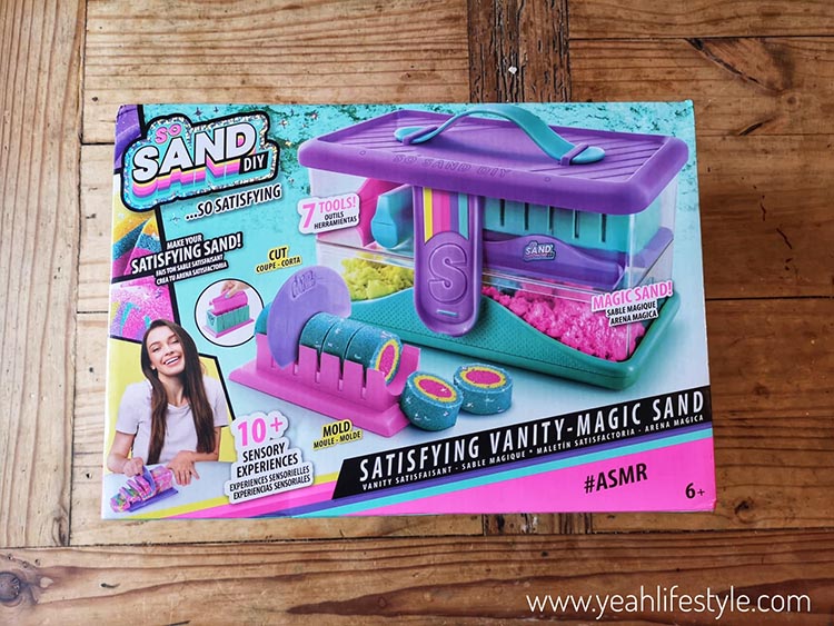 yeahlifestyle's tweet photo. Children's Toy #Review: So Sand DIY – Magic Sand Tool Kit from Canal Toys: 👉https://t.co/oCSX9bCmX2 👈[ad-gifted]

#parentblogger #uk #manchester #staffordshire #cheshire #blogger #blogging #home #sensory #sand #ASMR #relax #staycation #fun #diy #sosanddiy #craftkit #magicsand https://t.co/wtSZy4BpMz
