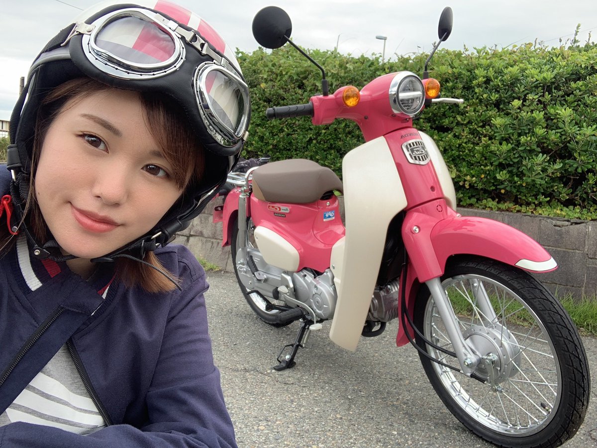 いよ ゆとりfam 今日は4時起きで1日かけて撮影してきました Hondaスーパーカブ 天気の子ver 期間限定発売のサマーピンクに発売前に一足お先に乗って色んな所行ってきたよ 夏美が帆高を乗せて走りまくるシーンめっちゃ好きだからこれ乗れたの