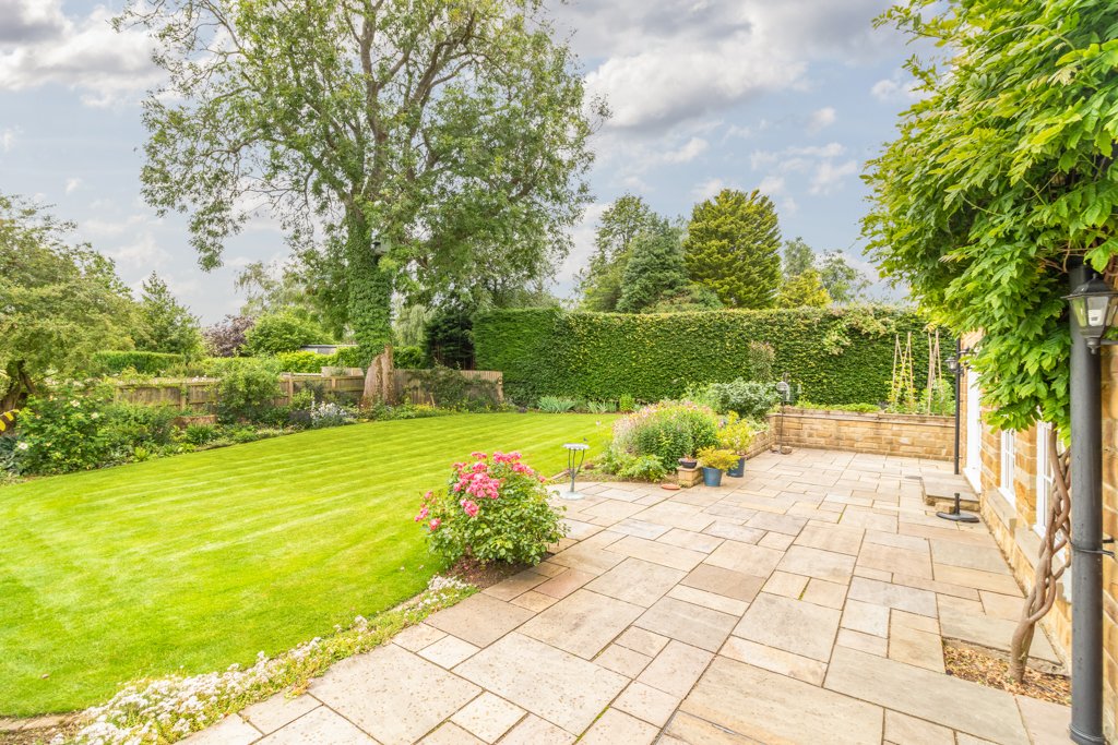 Blenkinandco's tweet photo. HIGH HOUSE is a superb house in a deservedly popular, picture postcard village on the southern fringes of the North York Moors - excess £500,000 https://t.co/smJhMUWjIB

#highhouse #thorntondale #familyhouse #malton #pickering #northyorkmoors #yorkagent #forsale https://t.co/gLwL54jUSJ