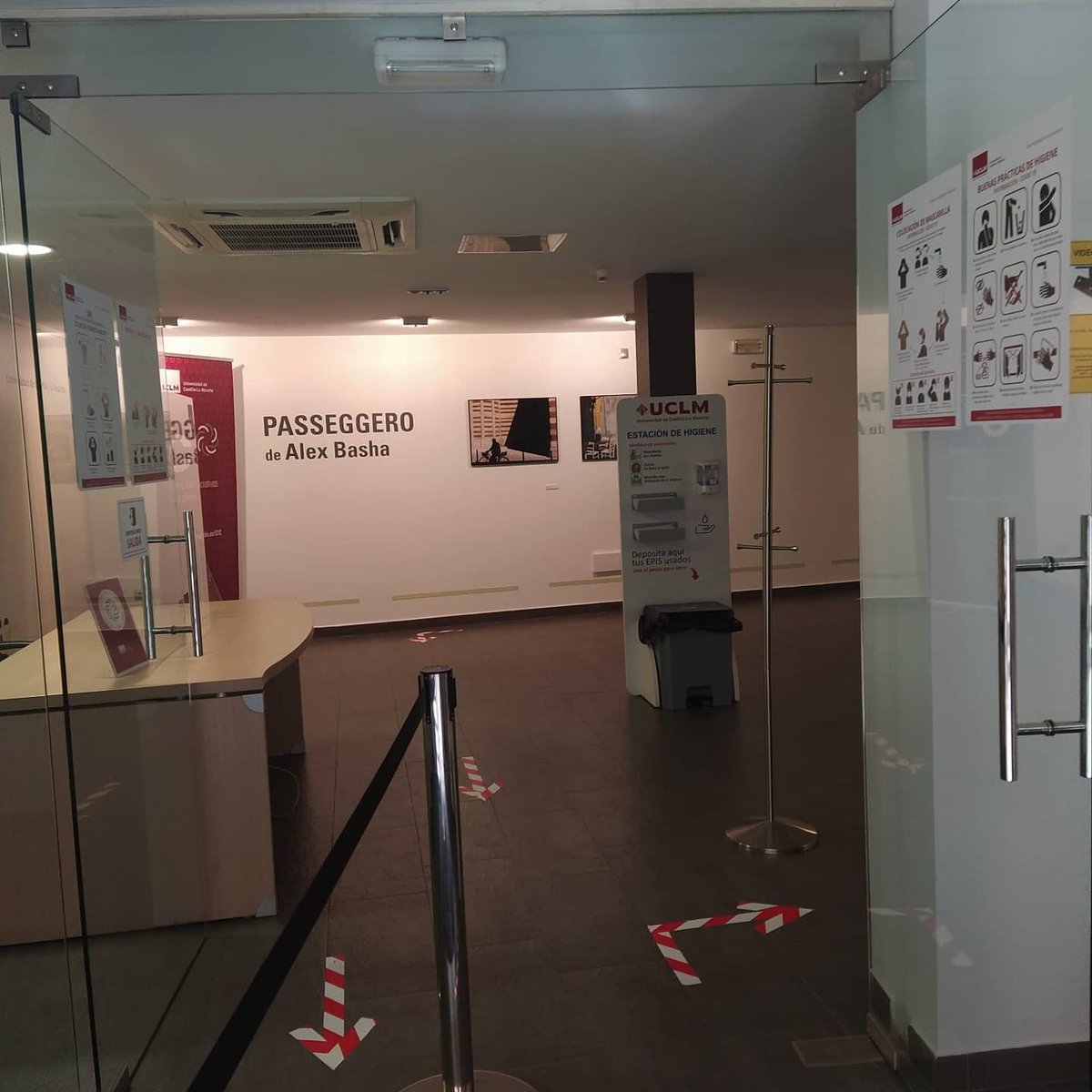 Todo preparado para la apertura de la Sala ACUA de #Cuenca con la exposición PASSEGGERO de Álex Basha <a href="/ViceCuencaUCLM/">Vice_Cuenca_UCLM</a> <a href="/uclm_es/">Universidad de Castilla-La Mancha</a> #fotografia #salaACUA #passeggero #alexbasha