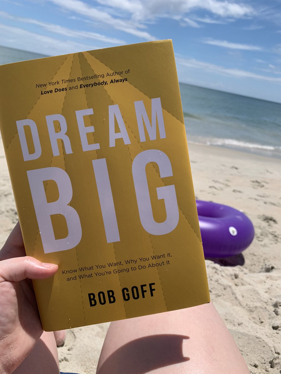 klinsusannah's tweet image. No better way to start vacation than by diving in to the new book by @bobgoff 🌴