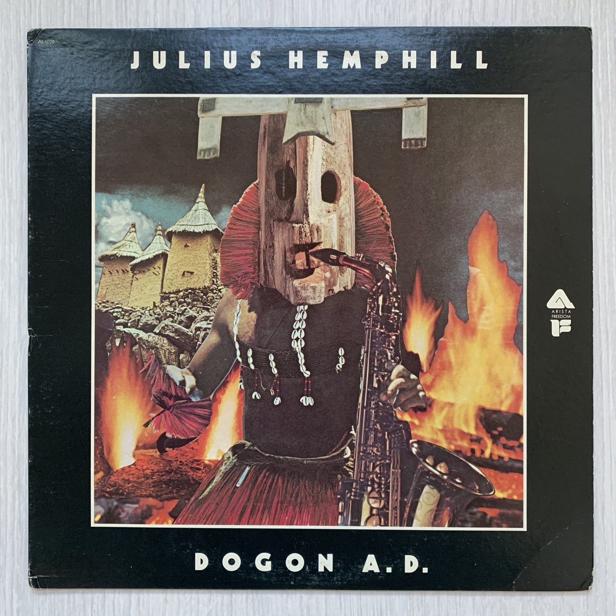 1MusicaEstranha's tweet photo. Julius Hemphill – Dogon A.D. (1972/1977, Arista-Freedom)
. Sax Alto, flauta – Julius Hemphill
. Violoncelo – Abdul Wadud
. Bateria – Philip Wilson
. Trompete – Baikida E.J. Carroll https://t.co/yOFxZDBprK