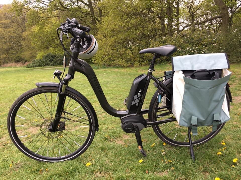 Just had my bike stolen from outside work @SheffieldHosp absolutely gutted - it was my only form of transport. It had 2 heavy duty locks so clearly brought tools. If anyone sees it, please let me know.... ☹️