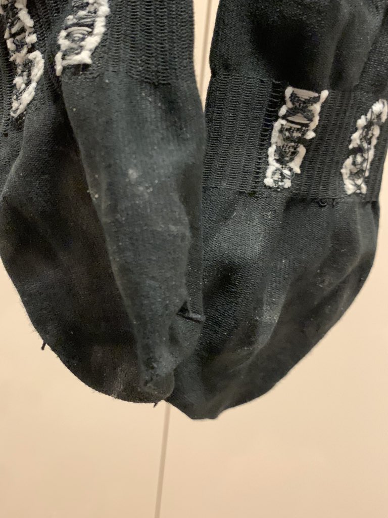 lanzhouS's tweet photo. 穿了几天的黑袜太臭了 ��得洗了 挑一位🐶宝贝免费送 https://t.co/TJWUvo5CUt