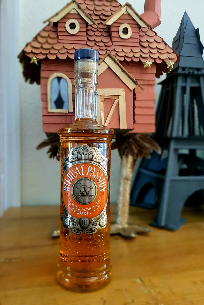 ColletteR's tweet photo. Finally got my car back after waiting a month for a part AND.... got a new gin to try! #gin #ginthing @GinEd9 @pdLouiseP @Artology @Missymusician81 @artteachjess @jordyjax @just_teachuk @anoara_a https://t.co/pp7SCoQIaf
