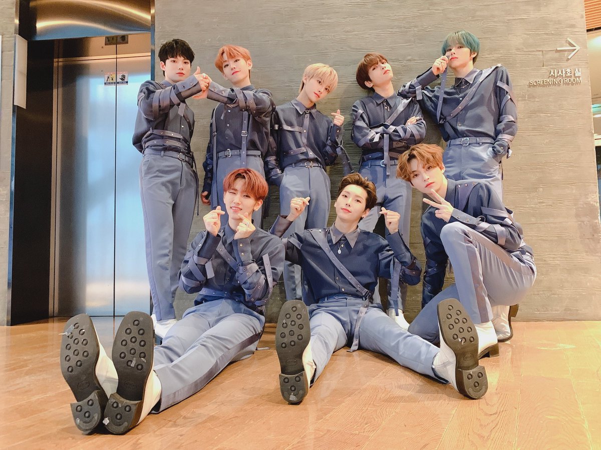 ELAST_Argentina's tweet photo. [200709] Actualización en las cuentas oficiales.

"Que tengan una feliz tarde/noche✨ 
Mañana esperen también el Music Bank! 
Elring~ ❣
Muchas gracias por celebrar el primer mes desde debut, los amamos💕"

#엘라스트 #ELAST #1MonthWithELAST https://t.co/07gR1t8fDM