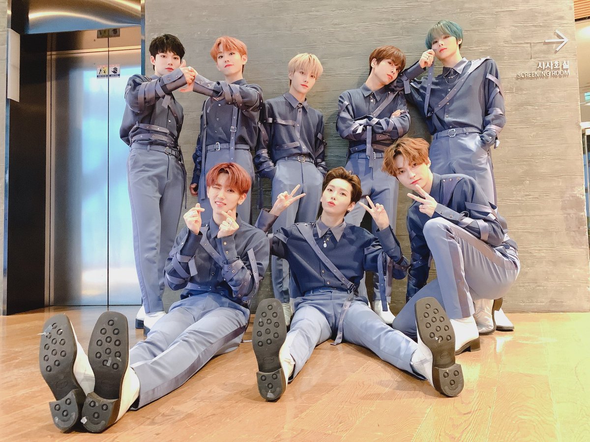 ELAST_Argentina's tweet photo. [200709] Actualización en las cuentas oficiales.

"Que tengan una feliz tarde/noche✨ 
Mañana esperen también el Music Bank! 
Elring~ ❣
Muchas gracias por celebrar el primer mes desde debut, los amamos💕"

#엘라스트 #ELAST #1MonthWithELAST https://t.co/07gR1t8fDM