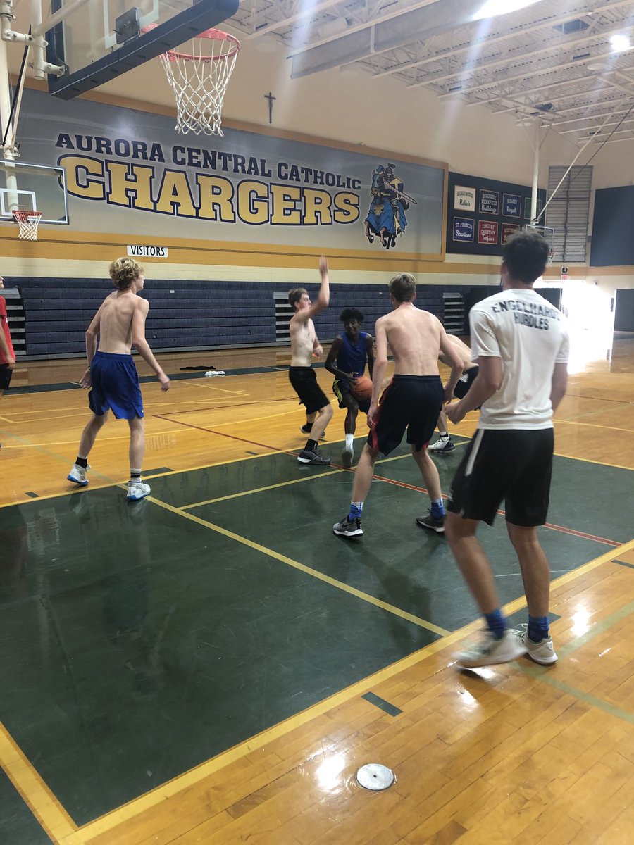 HoopsAndSuch's tweet image. More great work put in by the boys this morning. Very glad they finally have the choice to play if they want to. Nothing better than competing against your friends in the brutal heat! #characterbuilder #WhoNeedsAirConditioning?